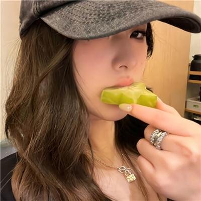 美女蛇岛求生